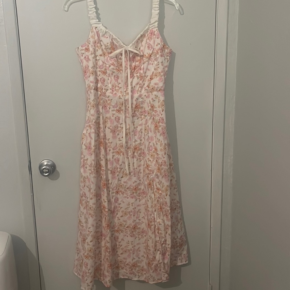 Beautiful flower print vintage looking dress